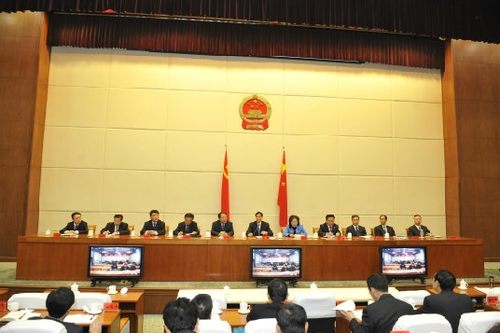 省委副书记、省长陈豪出席会议并讲话2