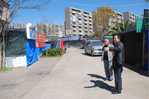 呈贡区纪委监察局明察暗访组成员对区属餐饮场所公务消费和公务用车管理情况进行实地检查