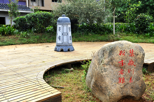 警钟：千里之堤，溃于蚁穴，作风问题必须抓长、长抓、扭住不放，持之以恒，久久为功，不以一豪私意自弊，不以一豪私欲自累。反腐倡廉必须常抓不懈，拒腐防变必须警钟长鸣。“心不动于微利之诱，目不眩于五色之惑”，老老实实做人，踏踏实实干事，清清白白为官。坚持底线思维，走好自己的人生路。