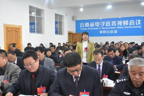 （图为：提问 质询）