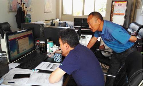 局领导班子成员带头注册，组织开展党章党规网上测试活动