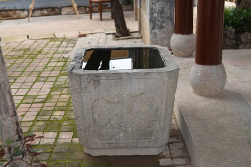 8.朱德当年使用过的水缸