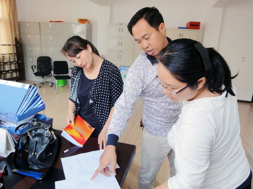 对照人员花名册，检查人员在岗情况