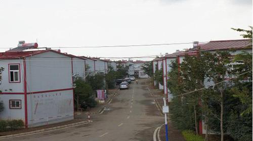 村民平稳搬进临时过渡安置房
