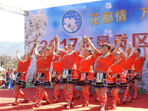《山路十八弯》.jpg