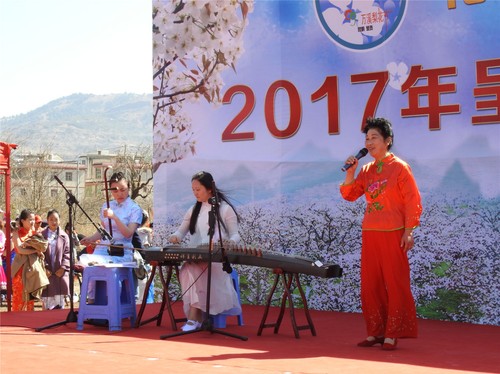 《姑娘栽秧》.jpg