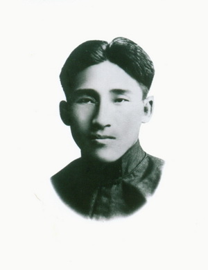 张炽烈士半身像.jpg