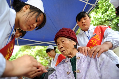 13网站格式——医疗青年志愿者.jpg