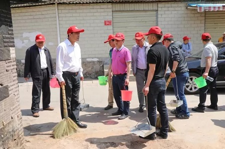 安宁开展环境卫生清洁整治活动 。.jpg