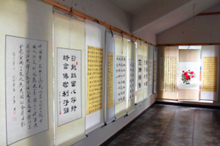 展出的职工书法美术作品.png