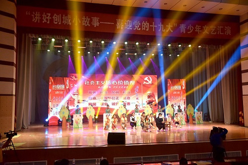 22安宁市青龙学校表演小品《共话价值观》.jpg