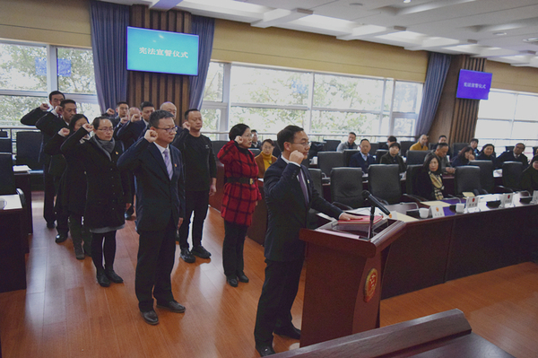 五华区监察委员会领导班子全体成员参加宪法宣誓