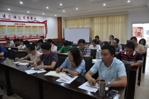 县纪委监委召开职工会集体学习修改后的《条例》.jpg