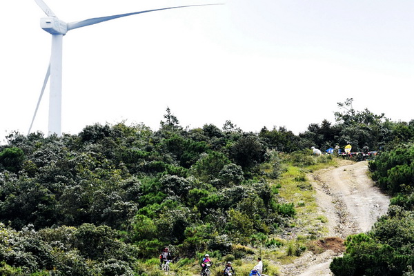 花园杨梅山，绿色赛车道.jpg