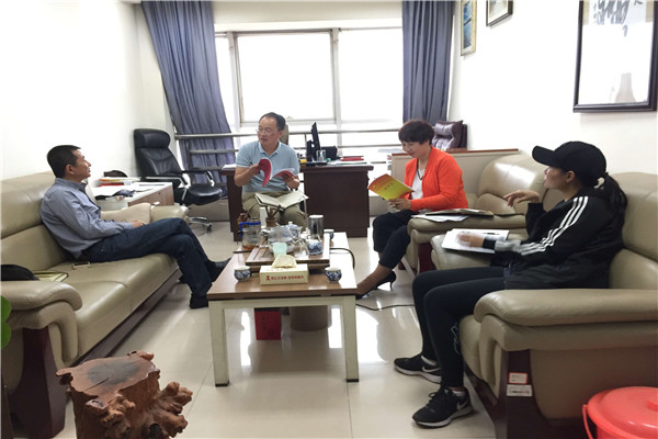 民宗局 区纪委驻区委办纪检组到民宗局对班子成员进行节前谈话，提醒班子成员以身作则，发挥“头雁”效应。.jpg