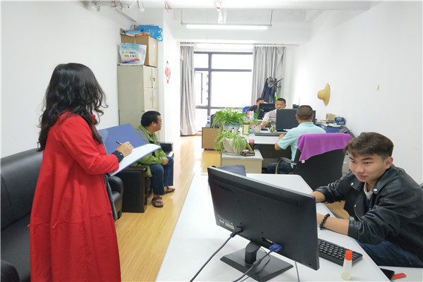 黑林铺 街道纪工委在街道机关科室点名，做好节前纪律检查.jpg