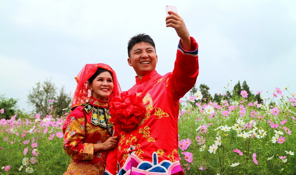 花海丛中伴佳人.jpg