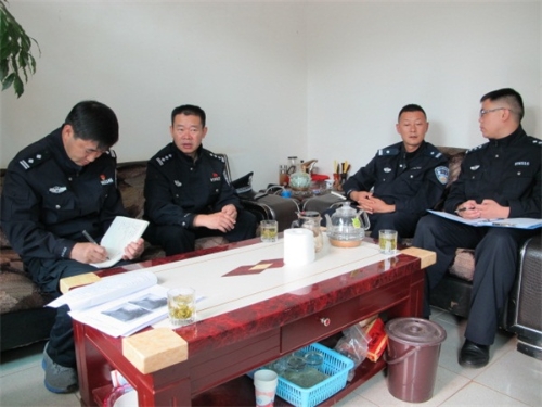 对基层公安民警开展约谈.jpg