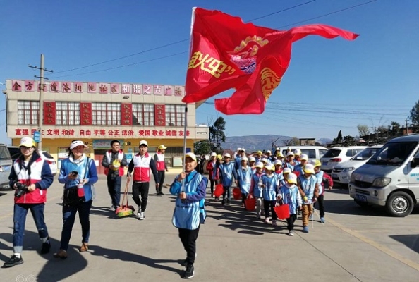 5为积极响应“3•5”学雷锋志愿服务日精神，为辖区营造志愿奉献气氛，金方街道洛阳池社区“萤火虫”青少年志愿者服务队携手中建三局昆明分公司“红棉”青年志愿者开展以 “向春天报到”为主题的志愿活动，22名少年志愿者、5名“爱心妈妈”、7名青年志愿者共同携手，拉开了社区学雷锋活动的序幕。.jpg