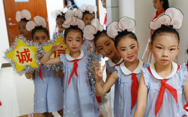 《六一节演出》王建中13888898266_副本.jpg