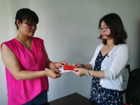 开展党员按时交纳党费活动_副本.jpg