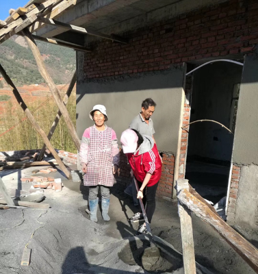 与贫困户同吃同住同劳动_副本.png