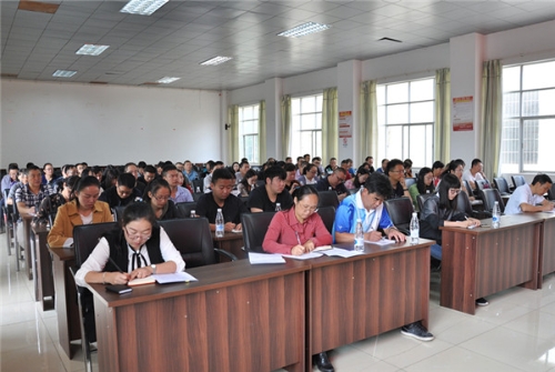 学员认真听讲_副本_副本.jpg