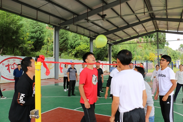举行教职工趣味运动会，IMG_1582_副本.jpg