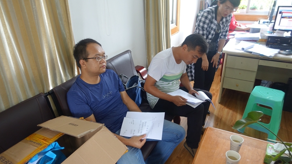 检查组对各单位考勤和请销假情况DSC01823_副本.jpg