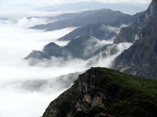 青山霁后云犹在，画出东南四五峰。幅幅水墨丹青 随雾集雾散 9_副本.jpg