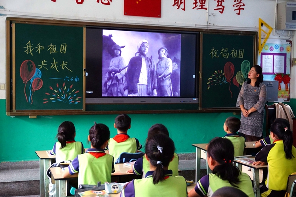 1569891912990083460.jpg 各学校组织学生观看爱国主义电影东川三小班会_副本_副本.jpg