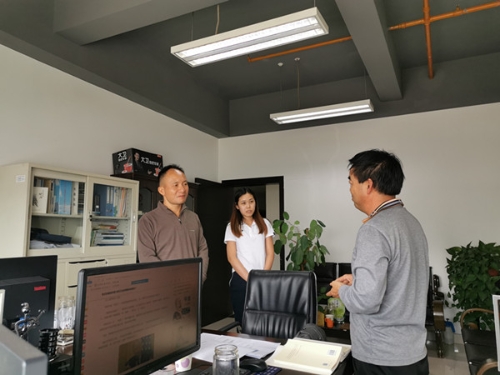 检查组询问卫健局副局长国庆期间执行“八项规定”精神情况.jpg
