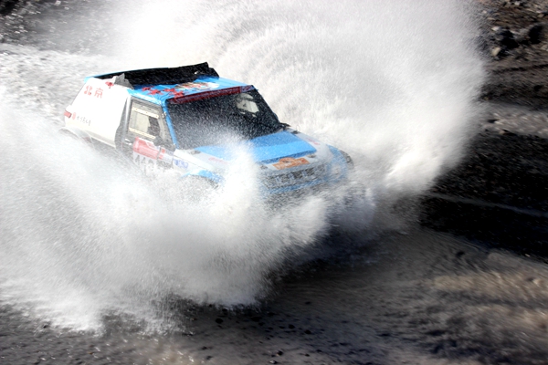 1570790586677030563.jpg 穿越溪流,水花漫天IMG_3321_副本_副本.jpg