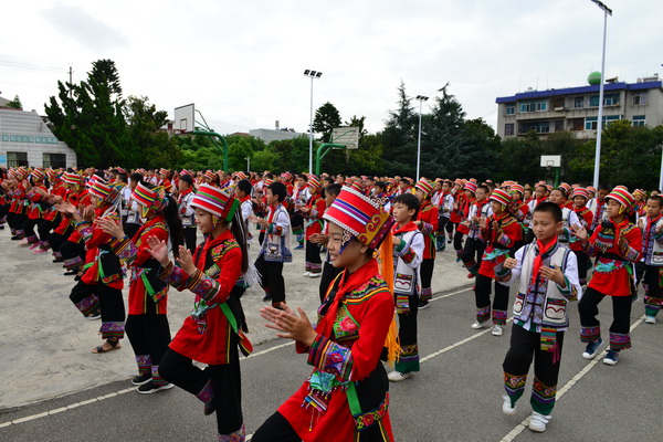 校园广播操刮起民族风.jpg