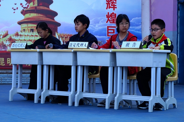 各中小学校开展模拟法庭进校园活动，教体局_副本_副本.jpg