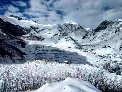 晨起开门雪满山，雪晴云淡日光寒。微信图片_2019120511330212吴_副本_副本.jpg