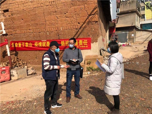 张燕副书记带队到晋城南门村委会查看湖北返晋人员的安置、生活保障和日常跟踪监测管理情况。2.jpg