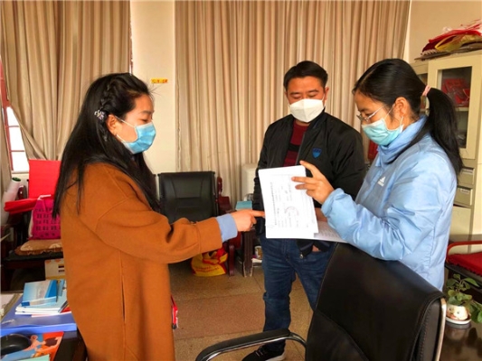10.李慧超检查组到嵩明县红十字会检查抗击新型冠状病毒感染的肺炎疫情接收社会捐赠情况和使用情况。.jpg