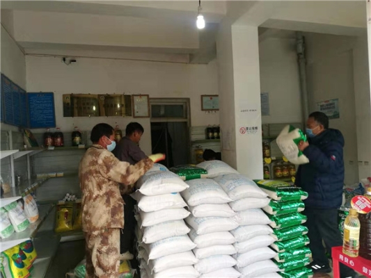 2.区粮食购销公司及时补充大米和食用油到单位.jpg