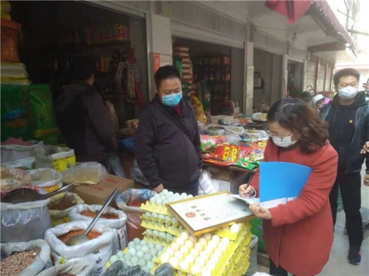 4.检查粮油店物资供应情况.jpg