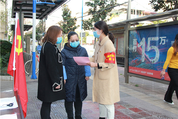 1.走村串户的宣传员.jpg