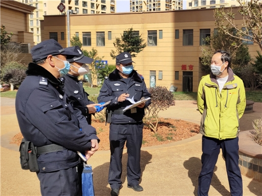 7.嵩明县纪检干部到县住建局民乐园公租房小区，对监督检查问题整改落实情况进行复查。（汪洋）.jpg