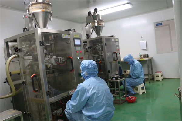 云南圣木生物制药有限公司赶制产品中.jpg