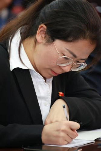 【纪检人•镜头】十月胎恩重，三生报答轻368.png