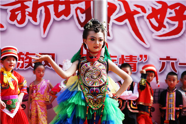 4、美丽的金孔雀.jpg