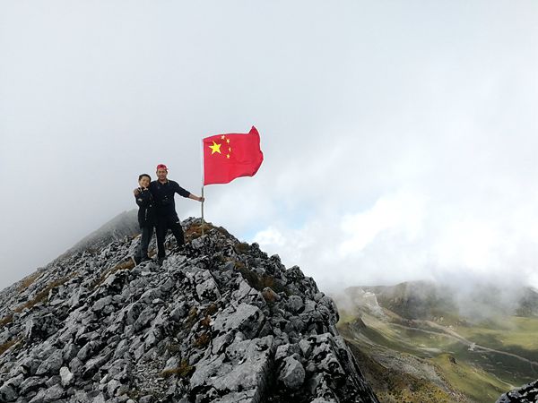 极限挑战（父爱镜头—东川区自然资源局投稿）_副本_副本.jpg