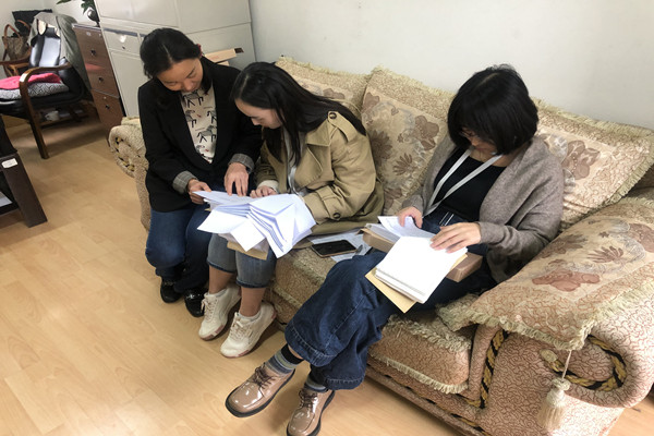 9月27日，第二监督单元组由党风室主任谭丹丹带队，对盘龙区盘宸环卫公司开展了节前纪律作风检查 (2).jpg