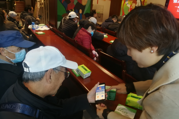 状元楼社区12.4在社区开展公共法律小程序宣传照片1.jpg