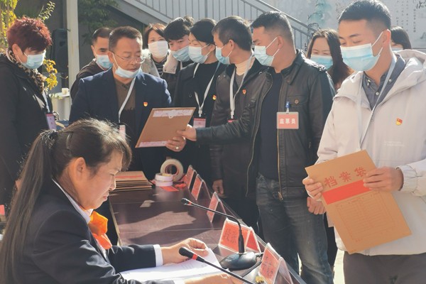宝云社区发放各支部选票_副本.jpg