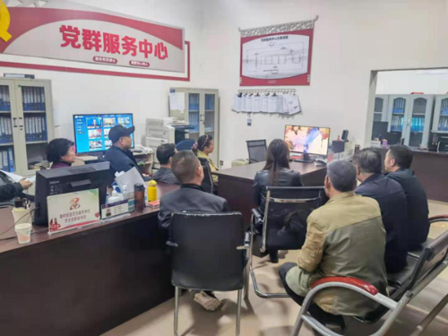 昆阳街道南村组织党员干部观看《春城爱廉说》_副本.png